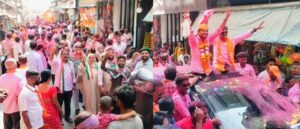 नागोठणे नगरीत शिवसेनेची निघाली भगवी मिरवणूक