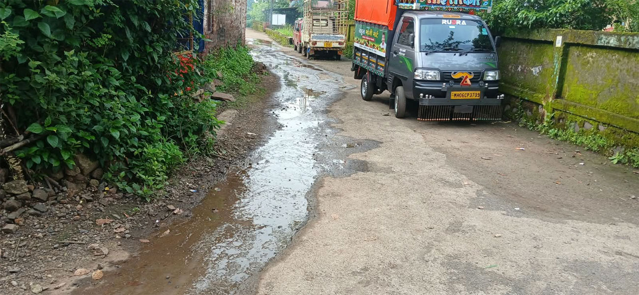 माणगांवात पिण्याच्या पाण्याची उघडपणे नासाडी